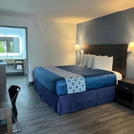 Travelodge By Wyndham Gainesville Bagian luar foto